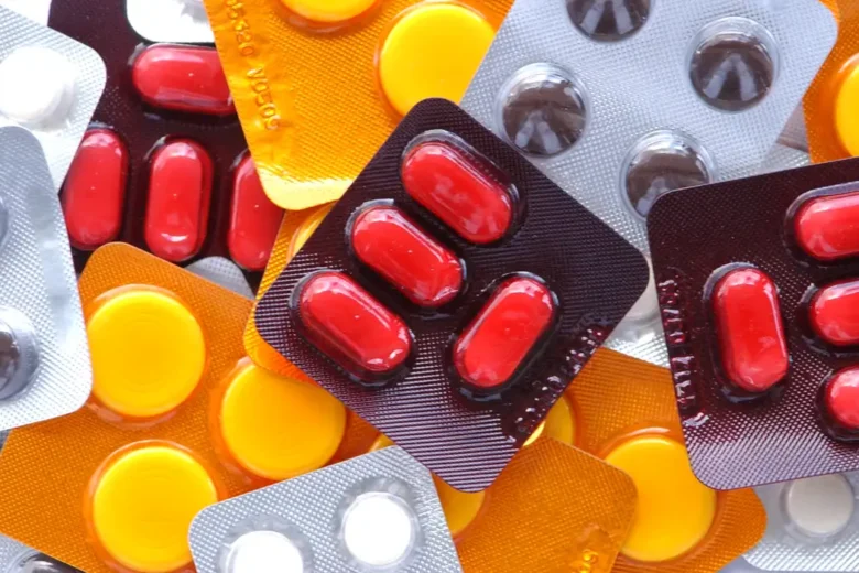 Medicamentos têm reajuste máximo de 5,06%; regra vale a partir desta segunda-feira (31)