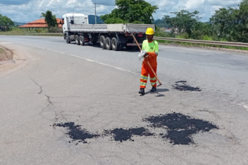 Com várias frentes de serviço na rodovia, concessionária inicia trabalhos emergenciais na BR-262