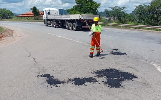 Com várias frentes de serviço na rodovia, concessionária inicia trabalhos emergenciais na BR-262