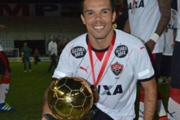 Leandro Domingues, ex-meia de Cruzeiro e Vitória, morre aos 41 anos
