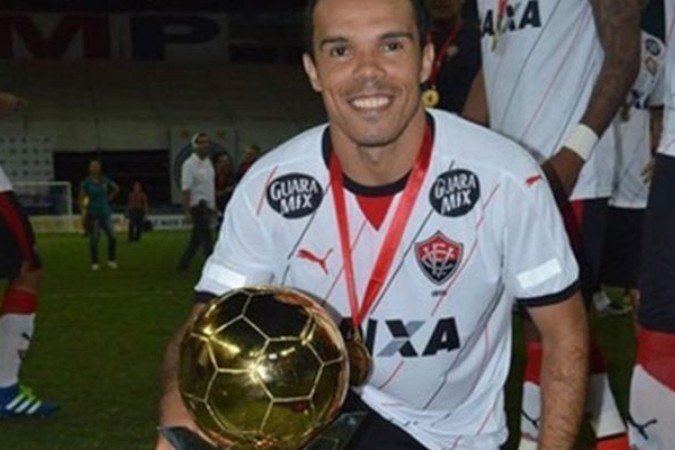 Leandro Domingues, ex-meia de Cruzeiro e Vitória, morre aos 41 anos