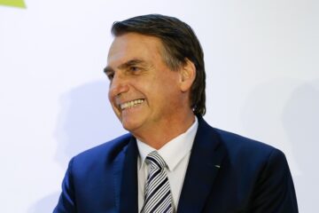 Brincadeira perigosa! Bolsonaro ironiza Moraes por uso do avião da FAB para assistir jogo do Corinthians