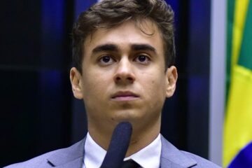 Nikolas chama Moraes de “covarde” e “ditador de toga” na avenida Paulista