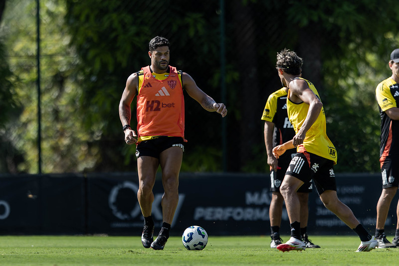 Pressionados por vitória, Santos e Atlético se enfrentam na Vila Belmiro; Rádio Caraça transmite a partida