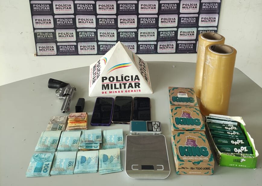 Polícia Militar realiza operação no bairro Fênix e prende suspeito de tráfico de drogas em Itabira
