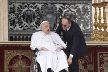 Muito comovente! Papa agradeceu enfermeiro e deu tchau a ele antes de sua morte