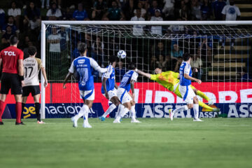 Cássio brilha em vitória do Cruzeiro contra o Vasco
