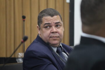 Câmara dá 20 dias para que Luiz Carlos apresente provas sobre denúncias realizadas; vereador pode ter mandato cassado