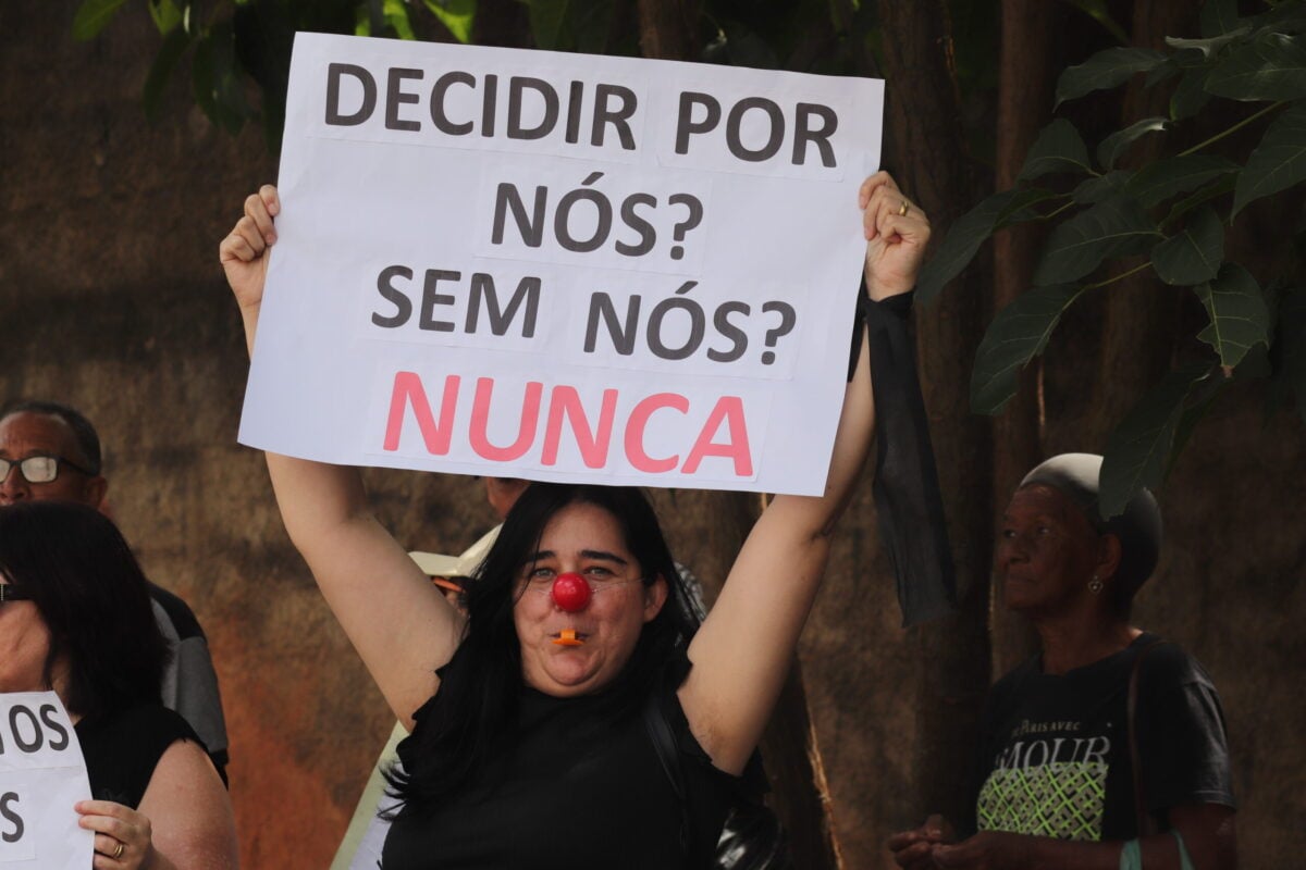 “Não ao acordão”: moradores manifestam por participação no processo de reparação dos atingidos pelo Sistema Pontal, em Itabira