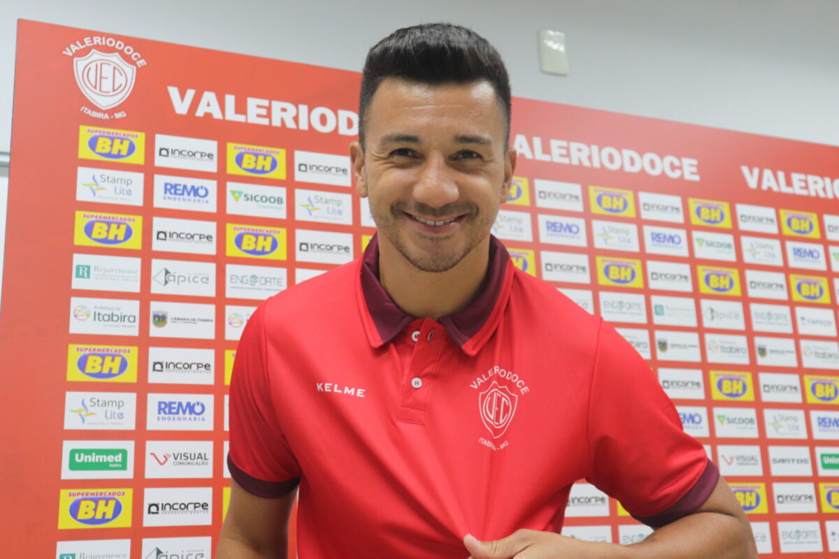 Renan Oliveira é apresentado no Valério e se emociona: “Sentimento muito diferente, que nunca senti em minha carreira”