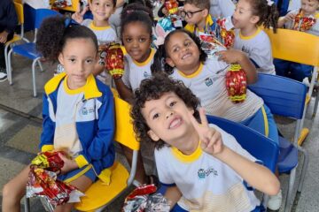 Prefeitura de São Gonçalo do Rio Abaixo distribui ovos de Páscoa para alunos da rede municipal e Apae