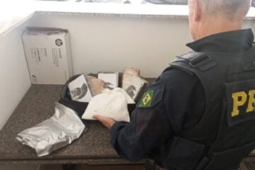 PRF apreende mais de 9 kg de cocaína em mala transportada por taxista na BR-381, em Jaguaraçu