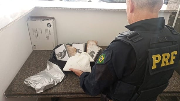 PRF apreende mais de 9 kg de cocaína em mala transportada por taxista na BR-381, em Jaguaraçu