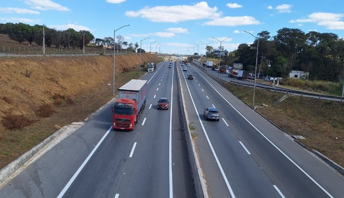 Veículos de grande porte terão tráfego restrito nas rodovias de Minas Gerais na Semana Santa e Dia de Tiradentes