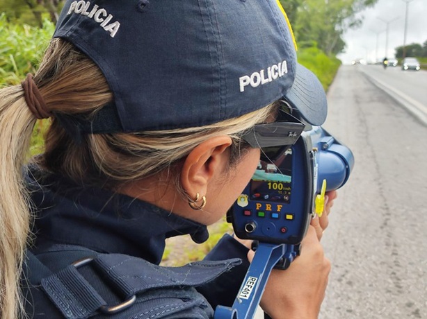 PRF registra 14 mortes e mais de 3 mil flagrantes por excesso de velocidade durante feriado de Natal em Minas Gerais