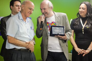 “Ser feliz e deixar as pessoas felizes”: Dr. Júlio Tércio é homenageado durante o I Seminário Funcesi Azul