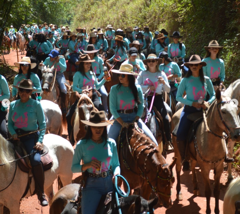 Protagonismo feminino: Cavalgada do Batom reúne mais de 600 pessoas em Santo Antônio do Rio Abaixo