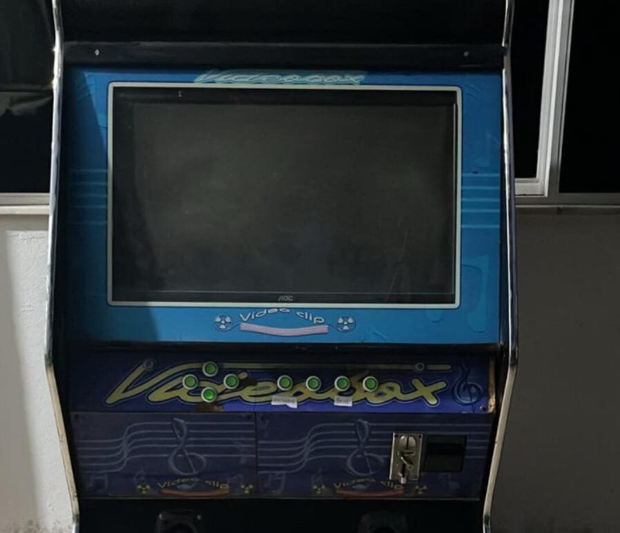 Dois homens são detidos e Jukebox é apreendida durante ação contra perturbação do sossego no bairro Gabiroba