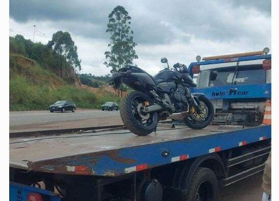 Desordem no trânsito: PM apreende moto, carro e bicicleta motorizada em João Monlevade
