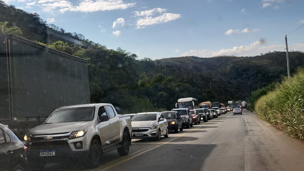 BR-381: trânsito segue complicado entre Caeté e Belo Horizonte