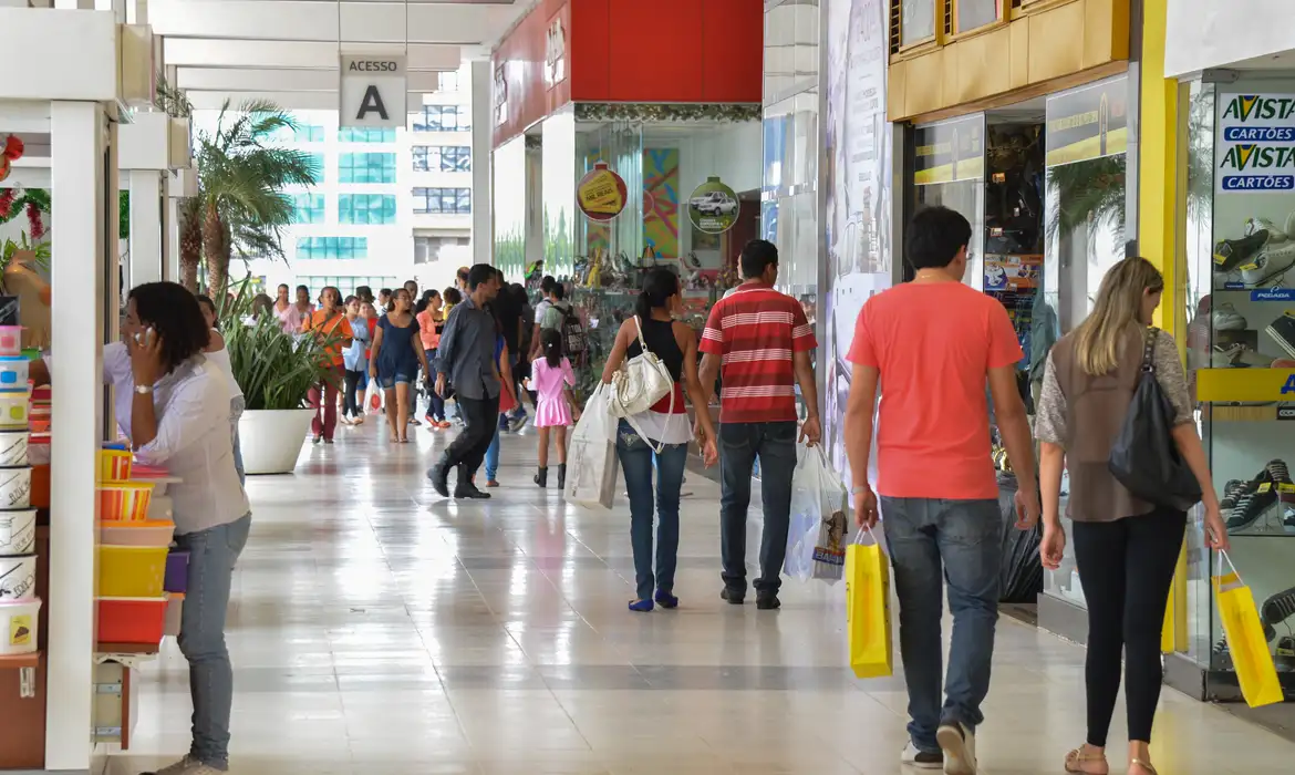 Pesquisa FCDL-Mg indica que Mineiros devem gastar 7,4% a mais no Dia das Mães deste ano