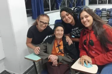 A vida começa aos 80! Mulher foi à escola pela primeira vez aos 85 anos e hoje cursa faculdade