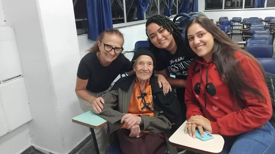 A vida começa aos 80! Mulher foi à escola pela primeira vez aos 85 anos e hoje cursa faculdade