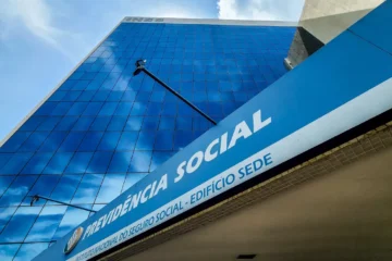 Descontos indevidos: INSS reembolsa aposentados a partir desta segunda-feira (26); veja calendário
