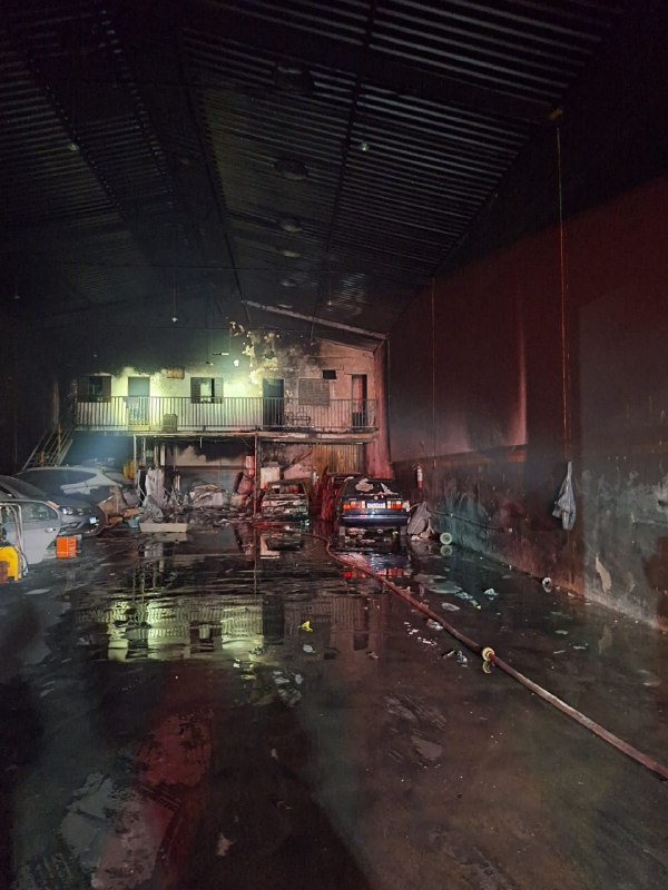 Incêndio em oficina mecânica destrói carros em Belo Horizonte