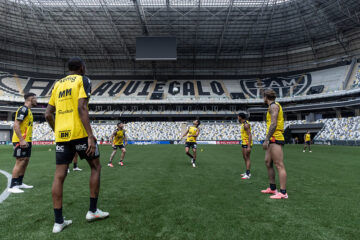 Atlético recebe Caracas na Arena MRV para tentar encaminhar classificação; Caraça FM transmite jogo