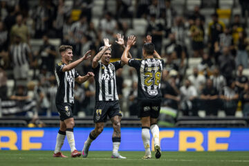 “Tivemos o controle da partida”, afirma Cuca depois do Atlético golear o Maringá e se classificar