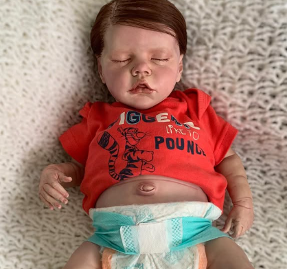 Mulher é demitida do emprego após pedir afastamento para cuidar de bebê reborn