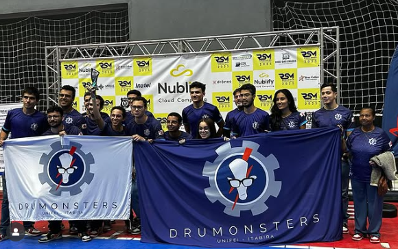 Drumonsters conquista 2º lugar em competição internacional de robôs