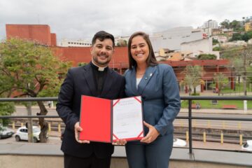 Padre Anderson Ferreira recebe moção de aplauso por atuação religiosa e social em Itabira