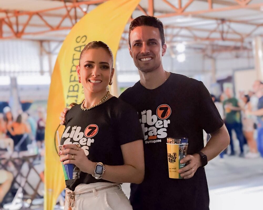 Confira os melhores momentos da festa de 7 anos do Libertas Butiquim, com balão, shows e galeria exclusiva