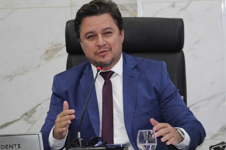 “Quero dar meus parabéns à Vale pelo excelente show de stand-up”, ironiza presidente da Câmara sobre reunião pública