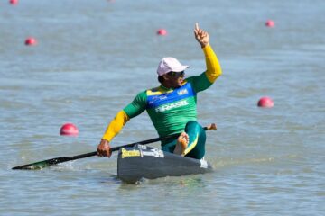 Isaquias Queiroz leva ouro na Copa do Mundo de canoagem