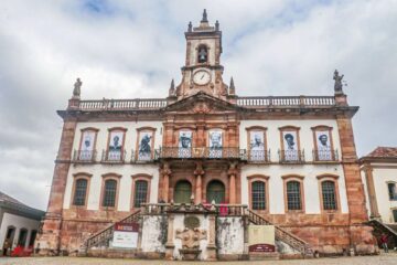 Projeto leva fotografias de personalidades negras à fachada do Museu da Inconfidência, em Ouro Preto