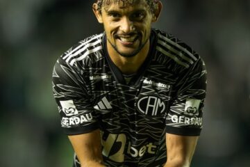 Atlético faz bom 1º tempo, vence o Juventude e deixa a zona de rebaixamento do Brasileiro