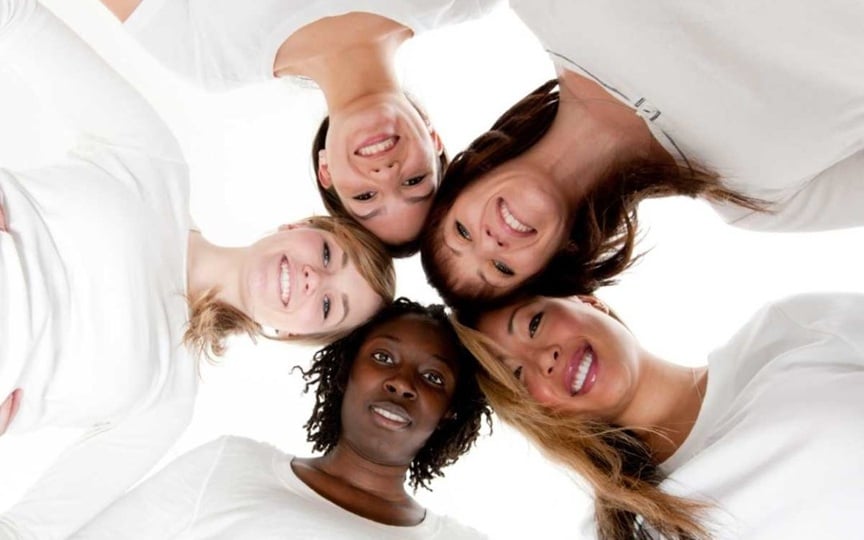 Sororidade: como a união entre mulheres transforma relações