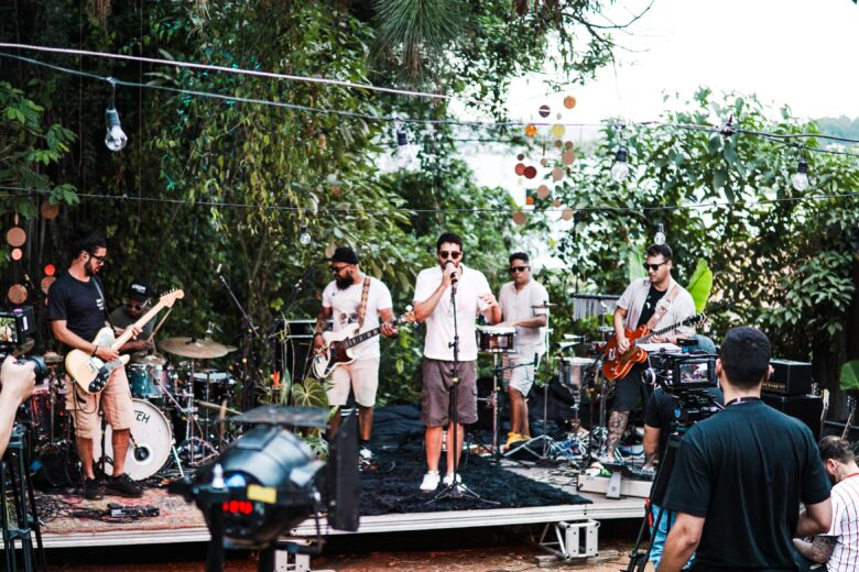 Tizé lança projeto audiovisual “Natural” com show ao vivo gravado ao ar livre em Itabira
