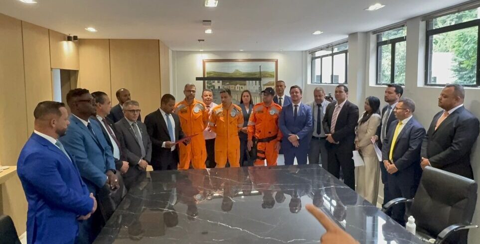Câmara de Itabira homenageia voluntários do Resgate Anjos do Asfalto com moção de aplauso