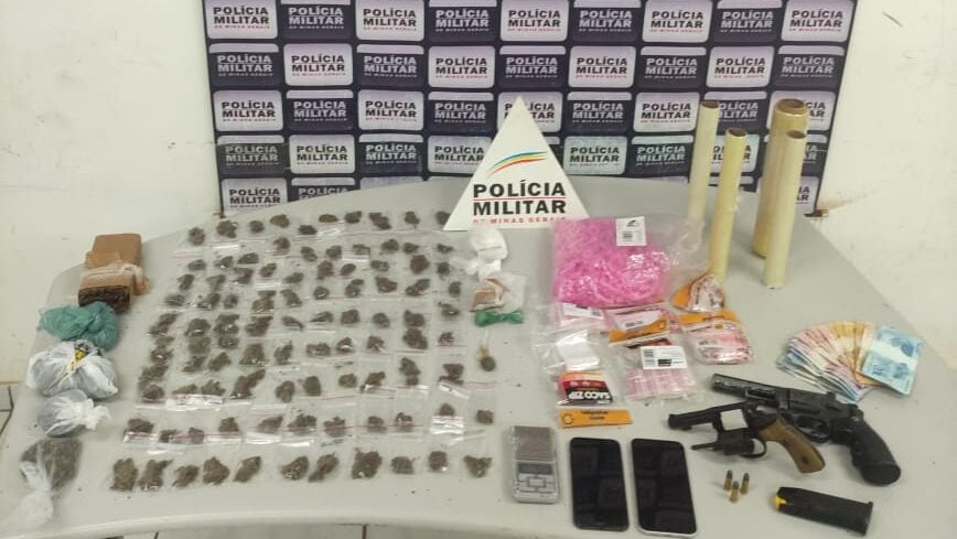 Dois homens são presos por tráfico de drogas e porte ilegal de arma em Itabira