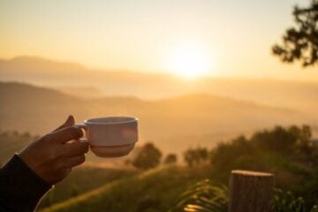 Nem nuvem nem confusão: sexta chega tranquila, igual mineiro tomando café; confira a previsão do tempo