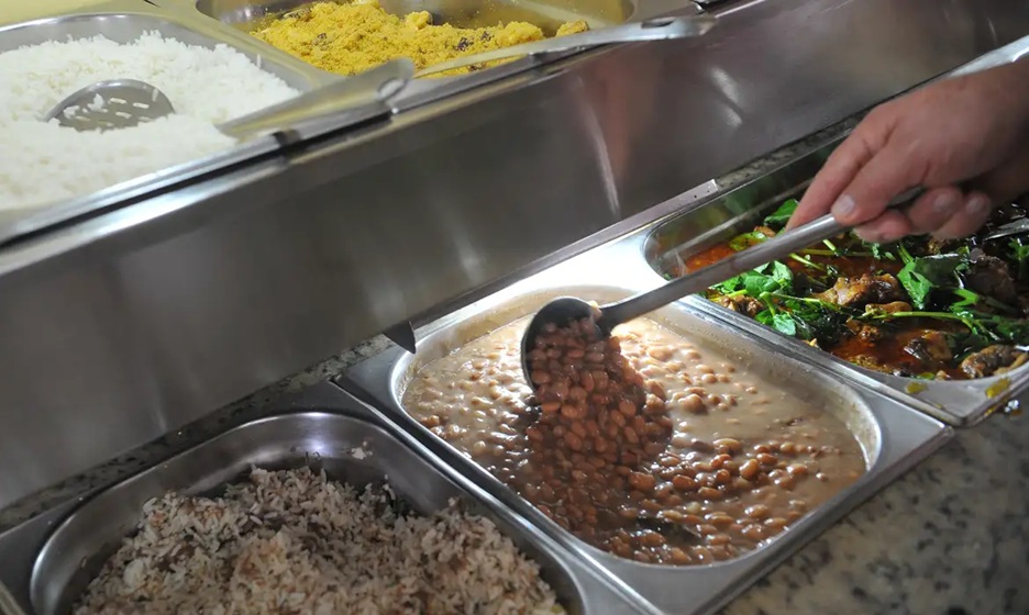 Pesquisa aponta queda de consumo de arroz e feijão em Minas e aumento na compra de ultraprocessados