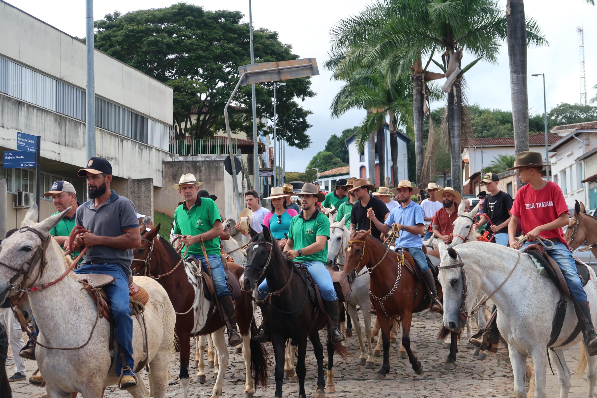 Festa do Tropeiro começa com Bênção aos Cavaleiros em Santa Bárbara