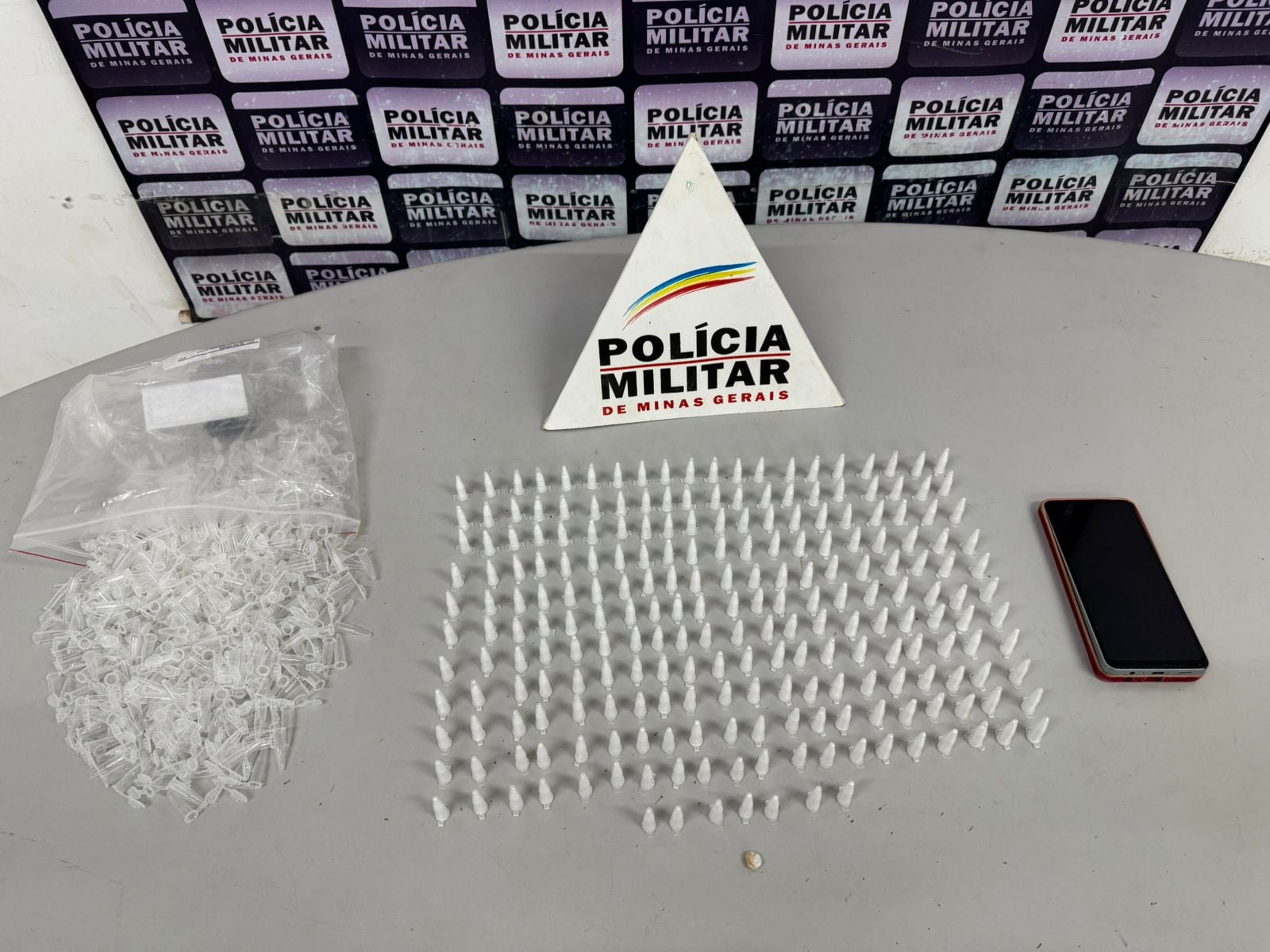 PM prende homem com mais de 200 pinos de cocaína, em Itabira
