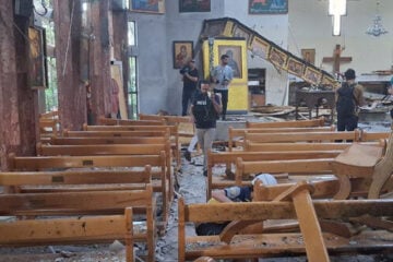 Homem-bomba mata pelo menos 20 pessoas em igreja na Síria