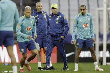 Brasil enfrenta Paraguai para tentar carimbar a vaga para a Copa do Mundo; rádio Caraça FM transmite