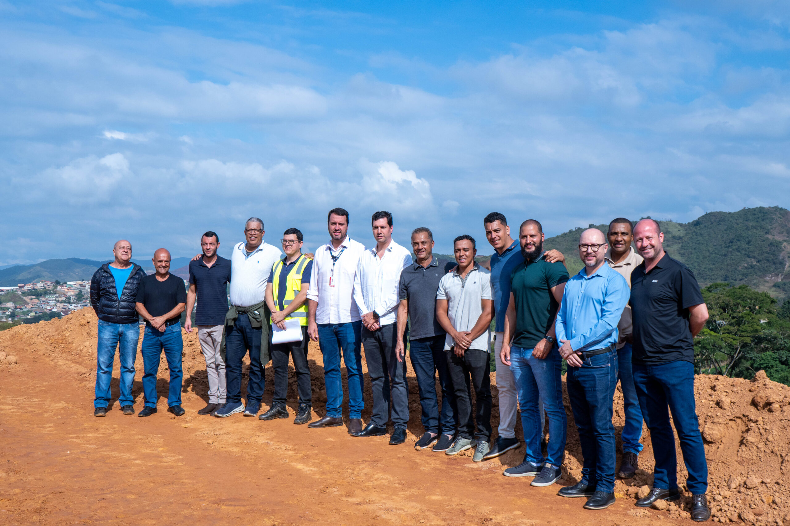 Autoridades visitam obras do novo trecho da MGC-262 em Barão de Cocais